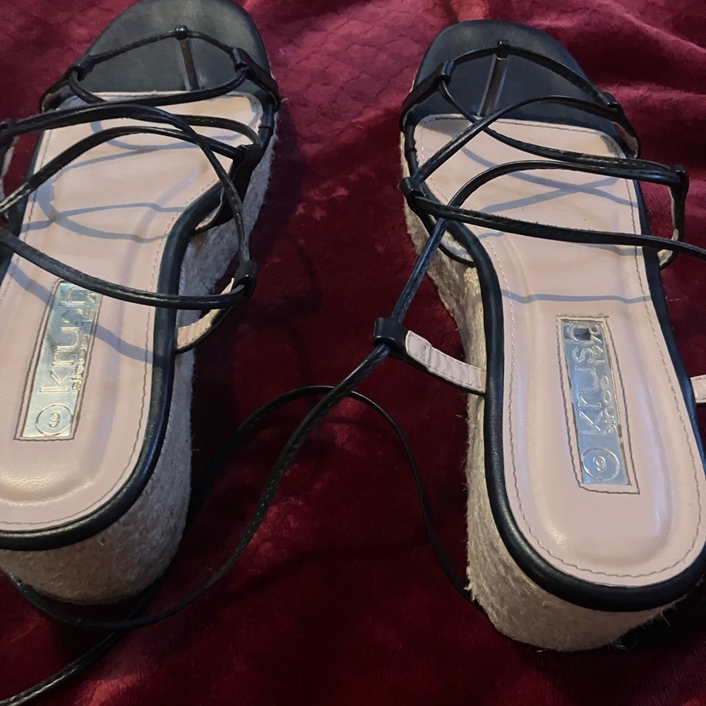 Cute sandals! - Picture 4 of 5